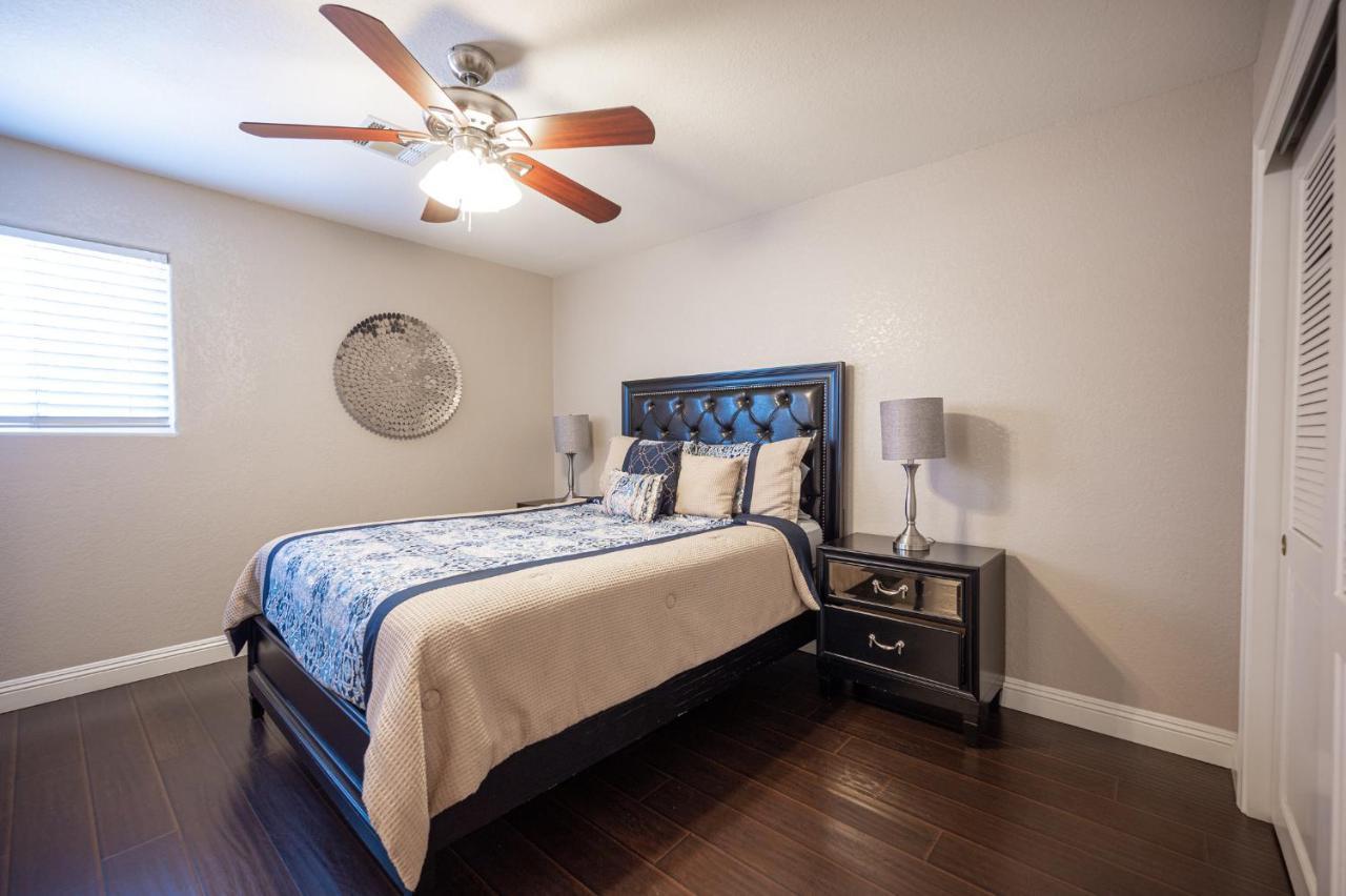Casa de férias Luxury Near Strip And Airport. Las Vegas