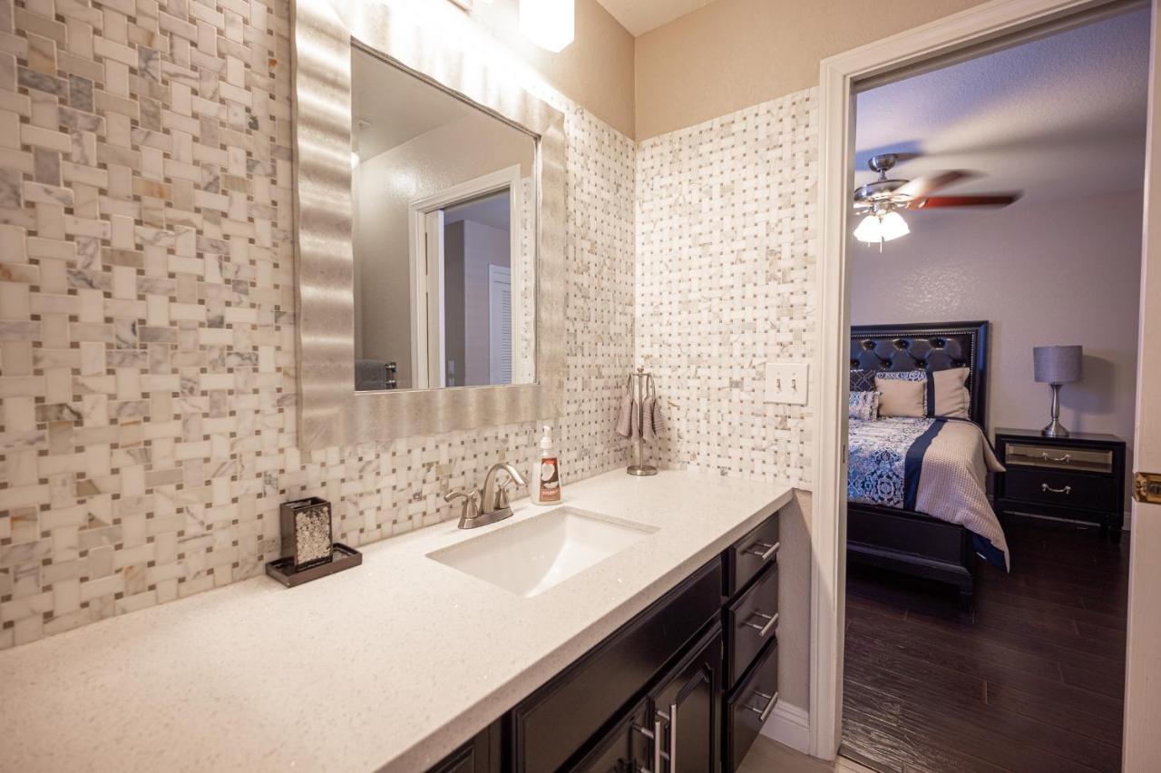 Luxury Near Strip And Airport. Casa de férias